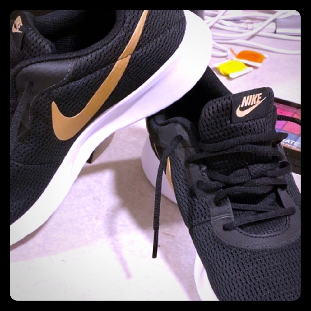 Brand new Nike Tanjuns